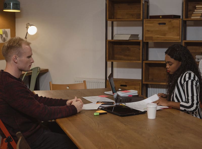 Een Fysiotherapeut aannemen of een Praktijk zoeken om te Werken